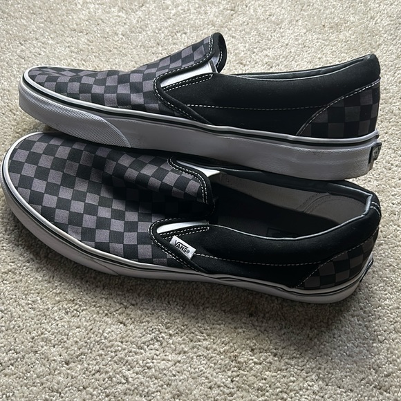 Men’s Vans classic checkerboard slip on sneakers - Picture 5 of 8